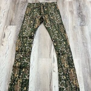 Size 32 Golden stacked skinny camo pants